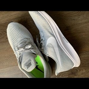 Nike Air Zoom Pegasus Light Gray size 14